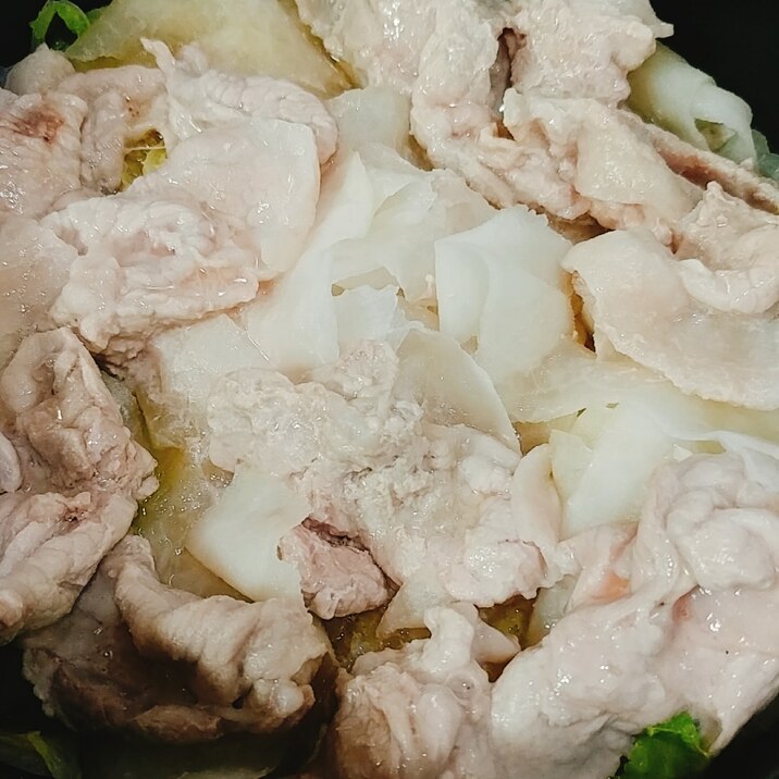 ほんだしで☆白菜　大根　豚もも肉の寄せ鍋